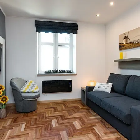 Sunflower Apartment *