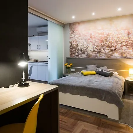 Sunflower Apartment *