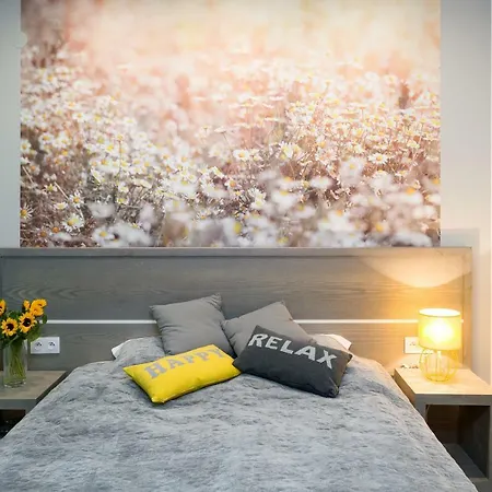 Sunflower Apartment *